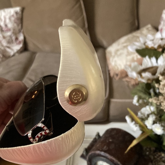 SOLD!SOLD! SOLD!🙂Chanel Rhinestone Sunglasses w/case and box - Picture 11 of 11